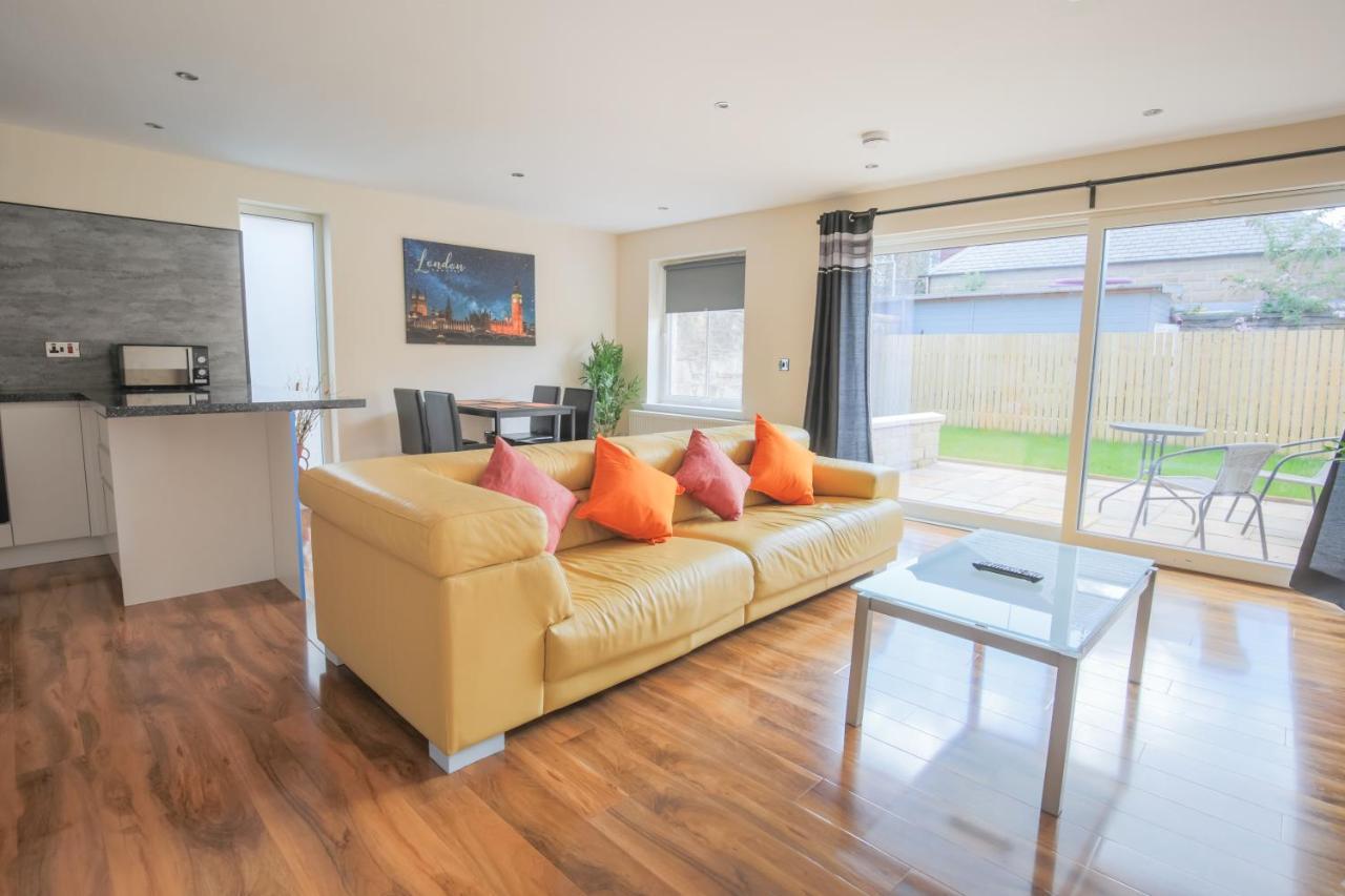 Stylish Modern Newly Built Apartment 15 Min From City Centre EDI Buitenkant foto
